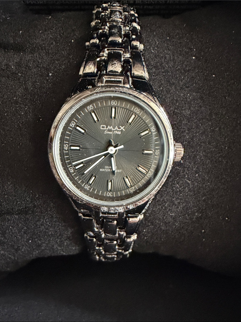 •QMAX• Quartz Analog Black/Silver Wristwatch >> NWT NIB (battery not working)